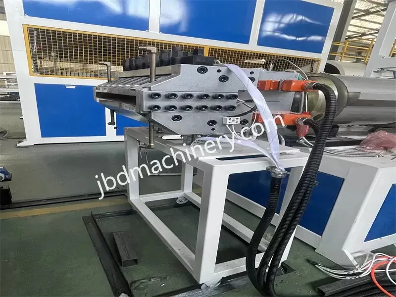 Производственная линия толстых листов из ПП, ПЭ, АБС, ПВХ (8)